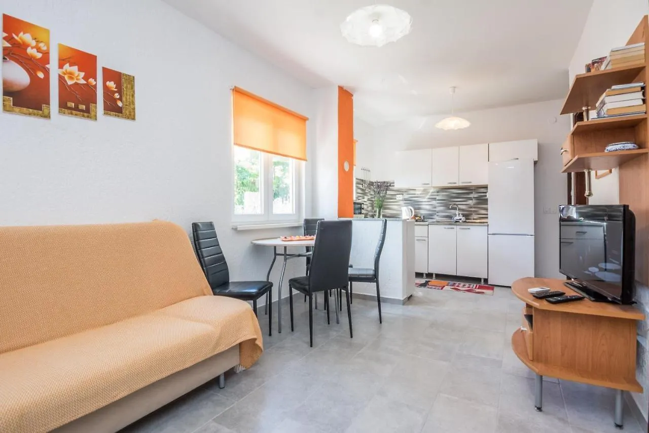 Apartment Emina Nin