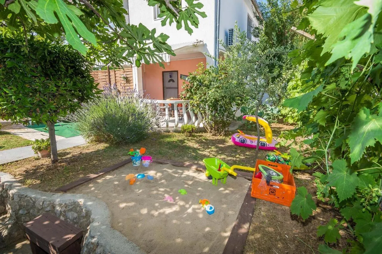 Apartment Emina Nin
